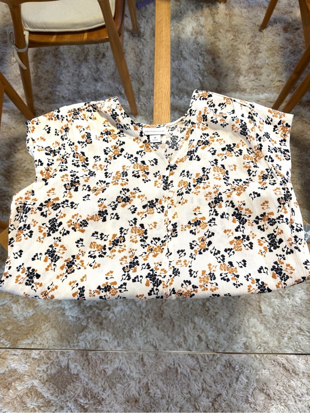 Liz Claiborne Ivory Floral Button-Up - Picture 4 of 5